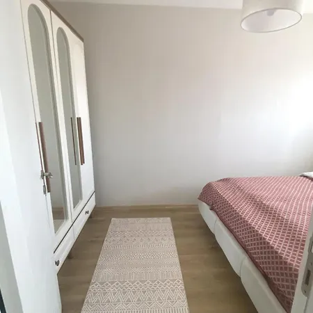 Luxe Ai28 *